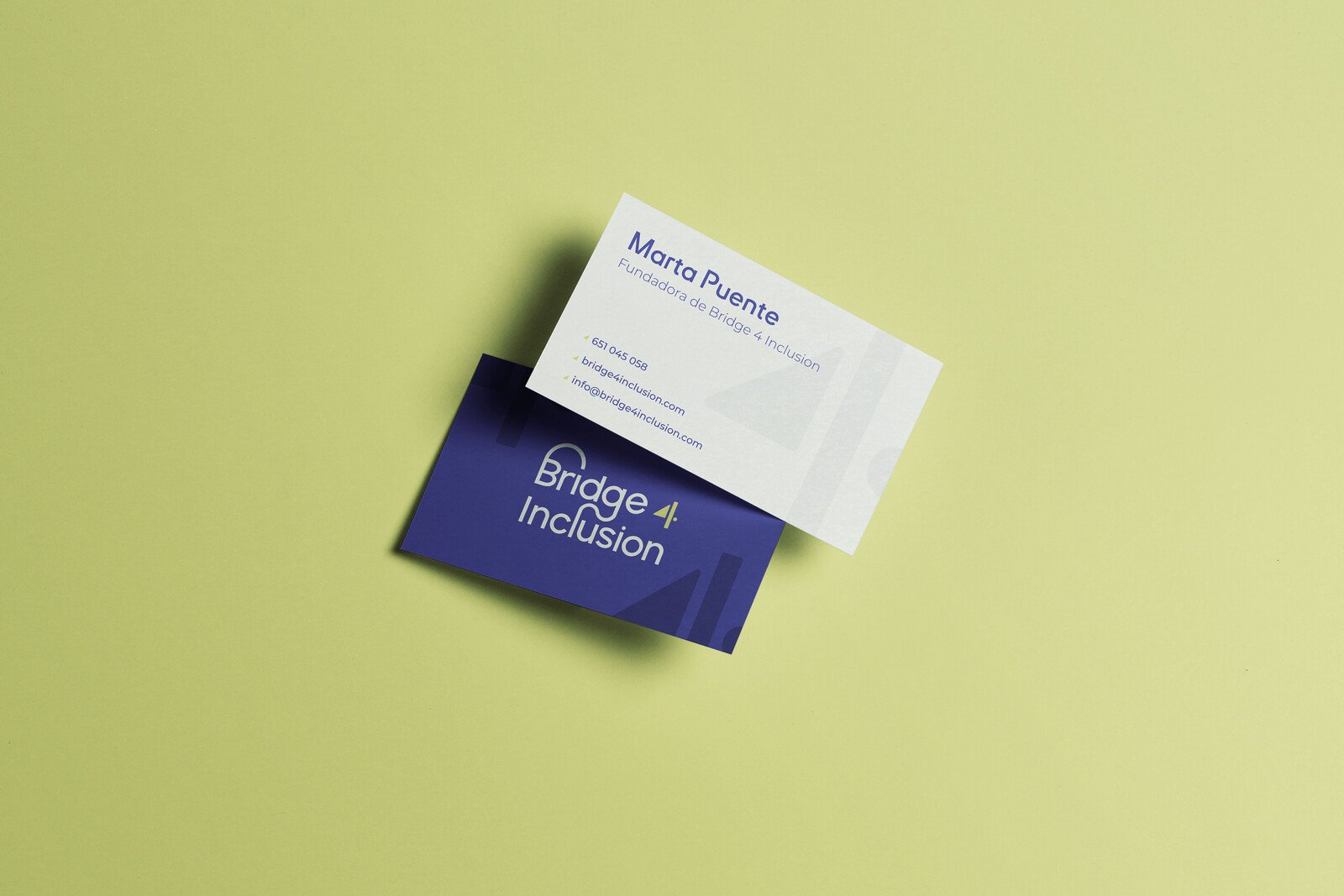 Tarjetas de visita en índigo y crema