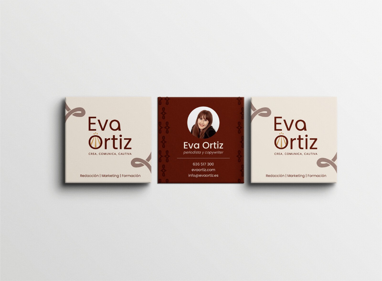 Tarjetas de visita de Eva Ortiz en granate, crema y dorado