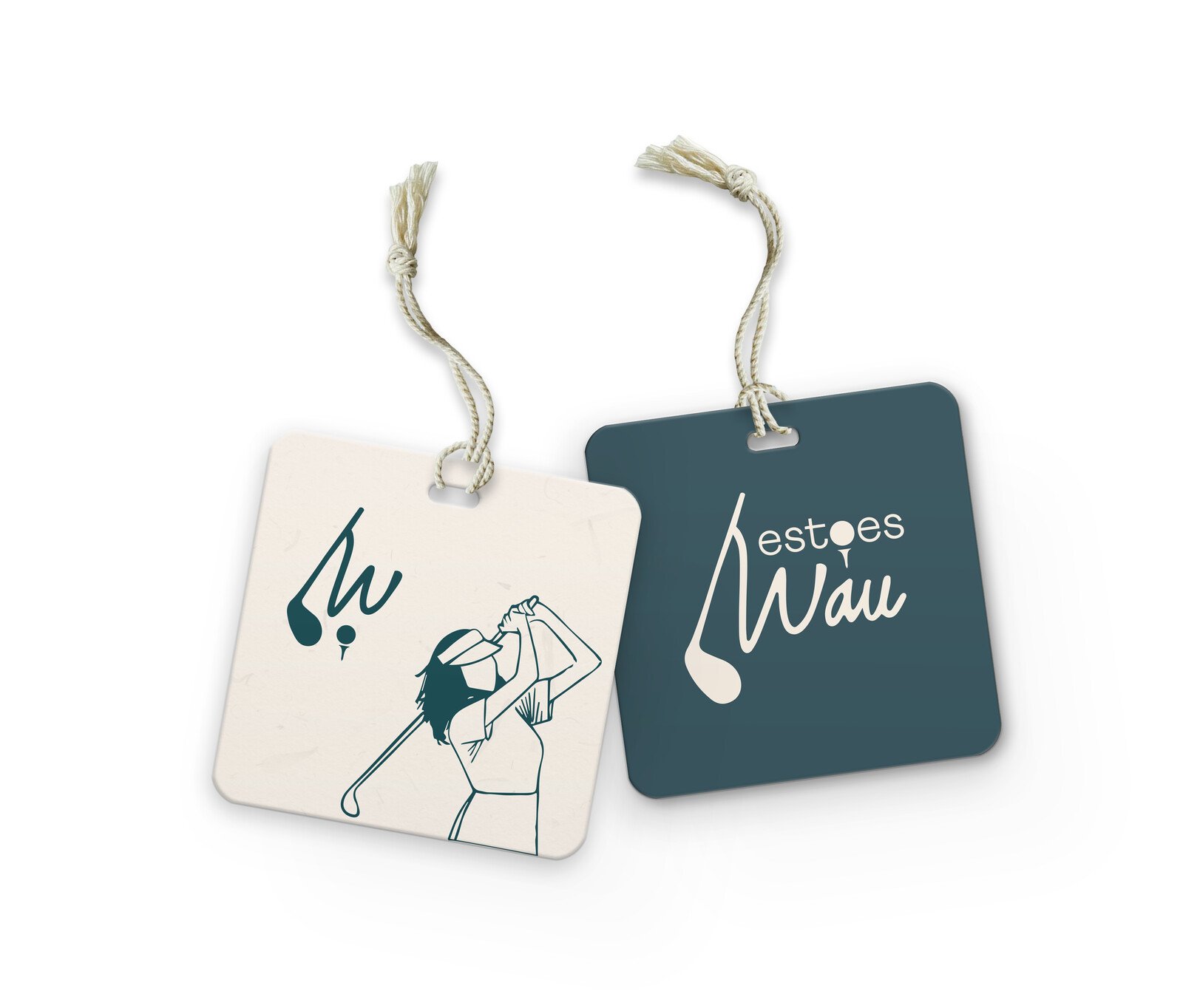 Dos etiquetas colgantes con la ilustración y el logotipo