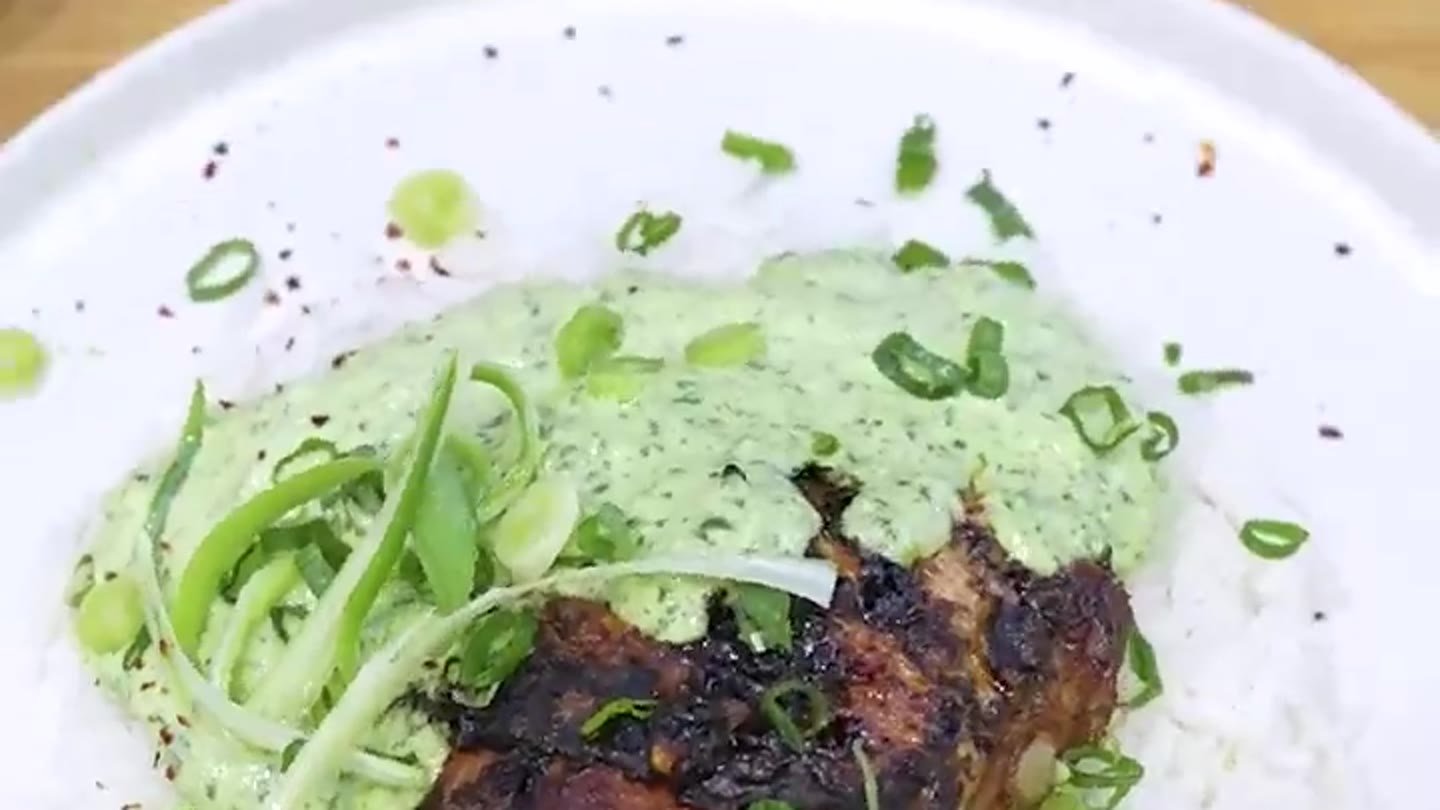 Plato de tallarines verdes en un vídeo de Chef María Elba
